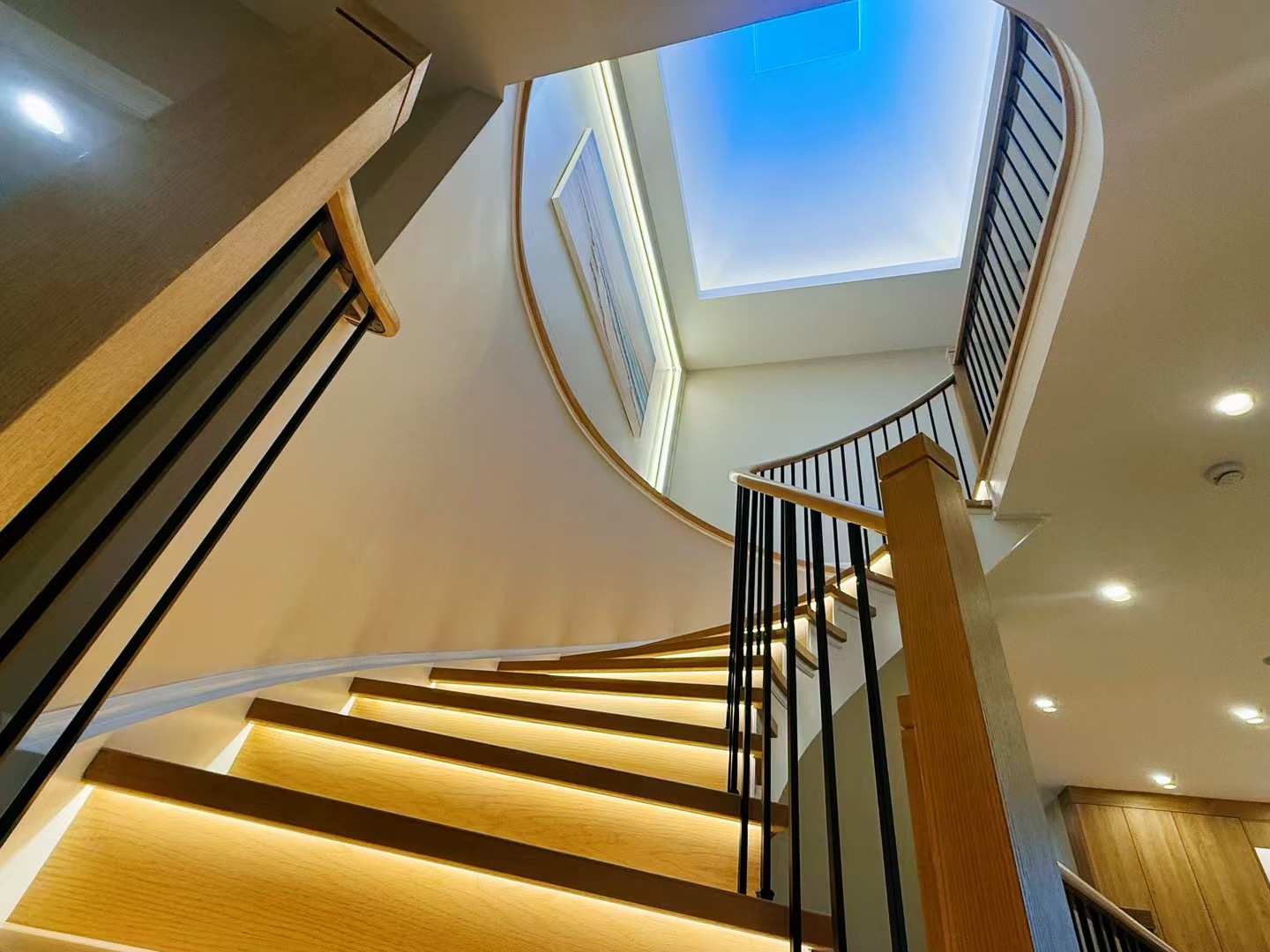 Warm stairway landing with built-in lights